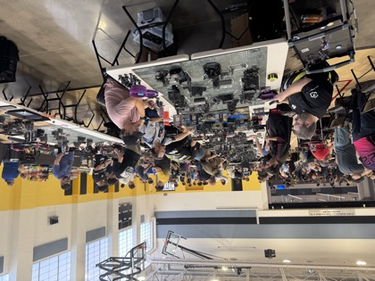 The tournament hall seen from above during a round